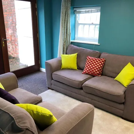 The Wing At Brook Hall Nr York & Leeds - Free Hot Tub Tadcaster