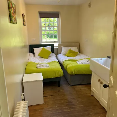 Holiday home The Wing At Brook Hall Nr York & Leeds - Free Hot Tub *