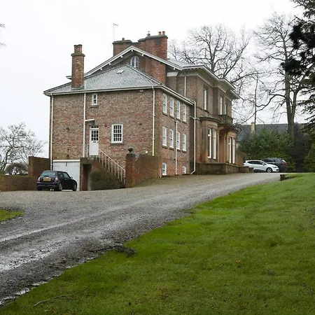 The Wing At Brook Hall Nr York & Leeds - Free Hot Tub Holiday home Tadcaster