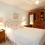 The Wing At Brook Hall Nr York & Leeds - Free Hot Tub *