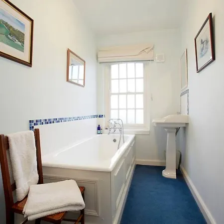 The Wing & Gardens With Free Hot Tub & Hard Tennis Court At Brook Hall Nr York & Leeds *