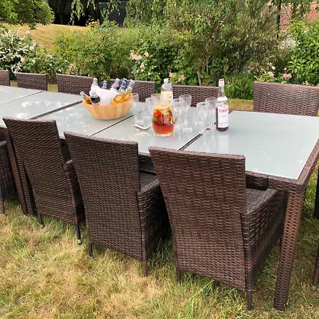 The Wing & Gardens With Free Hot Tub & Hard Tennis Court At Brook Hall Nr York & Leeds