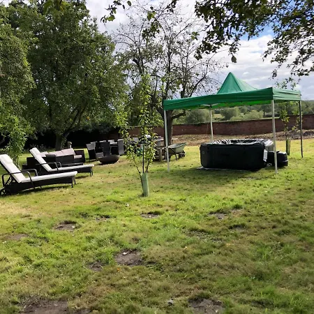 Nyaraló The Wing & Gardens With Free Hot Tub & Hard Tennis Court At Brook Hall Nr York & Leeds