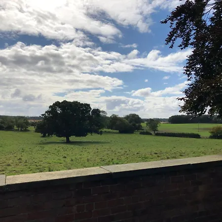 The Wing & Gardens With Free Hot Tub & Hard Tennis Court At Brook Hall Nr York & Leeds Nyaraló Tadcaster