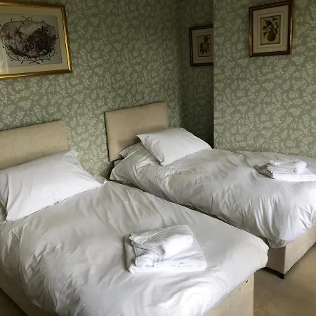 The Wing & Gardens With Free Hot Tub & Hard Tennis Court At Brook Hall Nr York & Leeds * Tadcaster