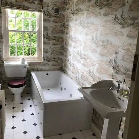 The Wing & Gardens With Free Hot Tub & Hard Tennis Court At Brook Hall Nr York & Leeds Nyaraló *