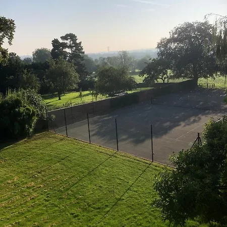 Дом отдыха The Wing At Brook Hall Nr York & Leeds - Free Hot Tub Тадкастер