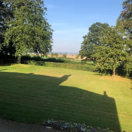 The Wing & Gardens With Free Hot Tub & Hard Tennis Court At Brook Hall Nr York & Leeds Nyaraló