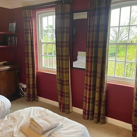 The Wing & Gardens With Free Hot Tub & Hard Tennis Court At Brook Hall Nr York & Leeds * Tadcaster