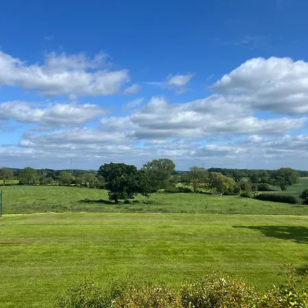 The Wing & Gardens With Free Hot Tub & Hard Tennis Court At Brook Hall Nr York & Leeds *