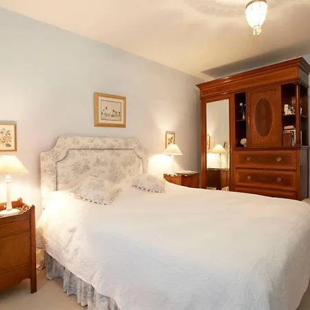 The Wing & Gardens With Free Hot Tub & Hard Tennis Court At Brook Hall Nr York & Leeds *