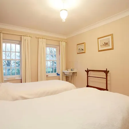 The Wing & Gardens With Free Hot Tub & Hard Tennis Court At Brook Hall Nr York & Leeds Holiday home