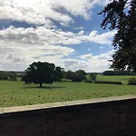 The Wing At Brook Hall Nr York & Leeds - Free Hot Tub Holiday home Tadcaster