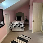 Holiday home The Wing At Brook Hall Nr York & Leeds - Free Hot Tub *