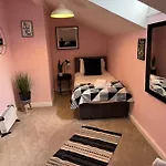 The Wing At Brook Hall Nr York & Leeds - Free Hot Tub * Tadcaster