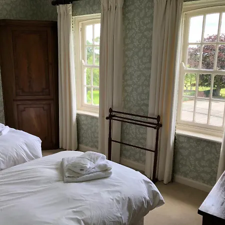 The Wing & Gardens With Free Hot Tub & Hard Tennis Court At Brook Hall Nr York & Leeds * Tadcaster